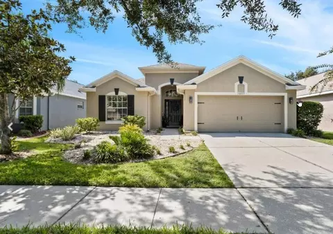 18835 Maisons Dr, Lutz, FL 33558