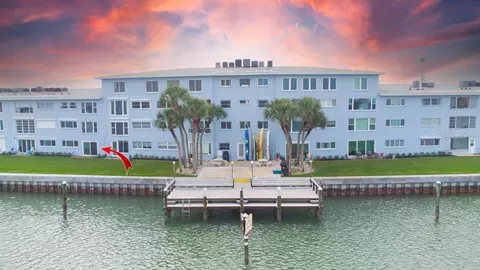 280 126th Ave #108, Treasure Island, FL 33706