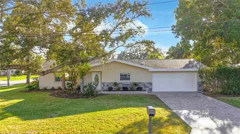 67 Nicholas Dr, Dunedin, FL 34698