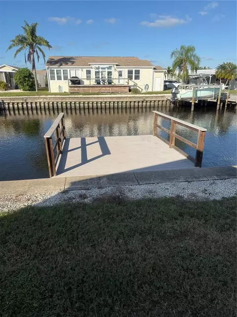 203 Mount Isle Ave NE #200, Saint Petersburg, FL 33702
