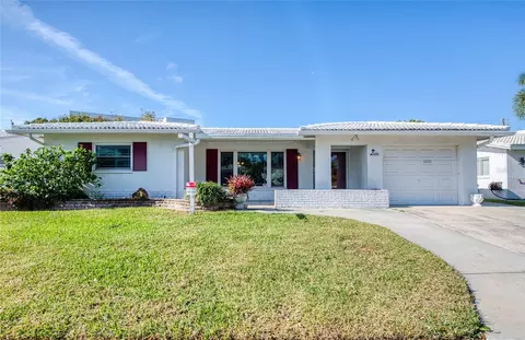 9548 141st St, Seminole, FL 33776