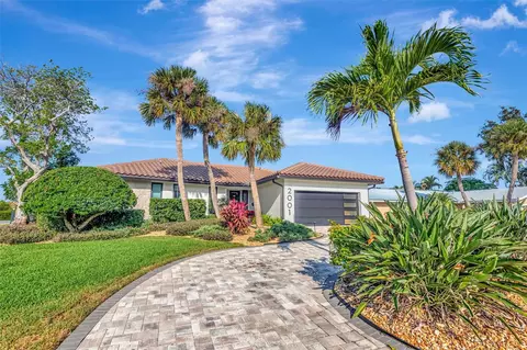 2001 Massachusetts Ave NE, Saint Petersburg, FL 33703