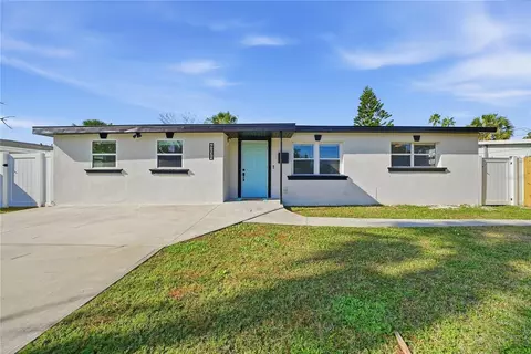 4234 Des Moines St NE, Saint Petersburg, FL 33703