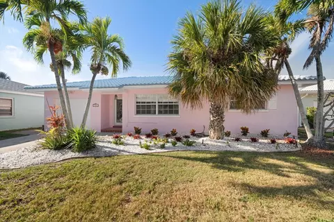 996 Bruce Ave, Clearwater Beach, FL 33767