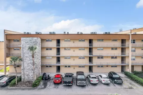 5820 N Church Ave #239, Tampa, FL 33614