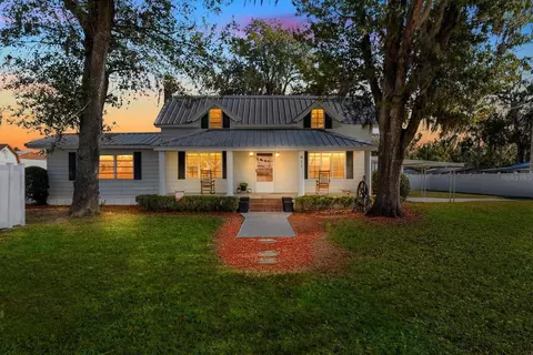 611 N Wiggins Rd, Plant City, FL 33566