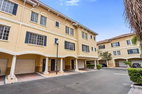 5246 Hampton Beach Pl, Tampa, FL 33609