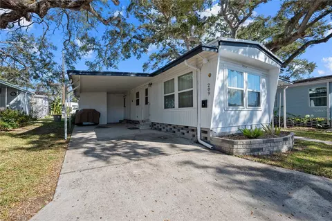 585 Sky Harbor Dr #209, Clearwater, FL 33759