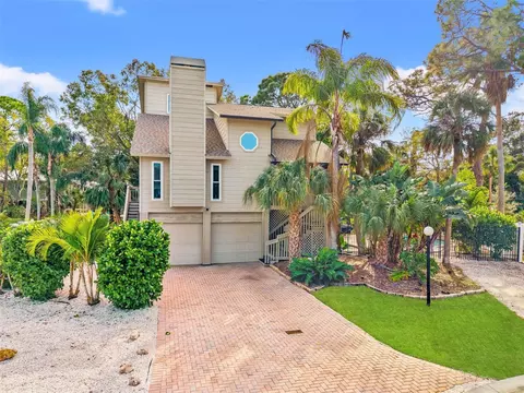 720 Natalie Ln, Palm Harbor, FL 34683