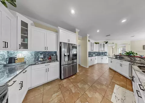Kitchen - 5457 Sandy Shell Dr, Apollo Beach, FL 33572 photo 1 of 9