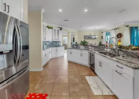 Kitchen - 5457 Sandy Shell Dr, Apollo Beach, FL 33572 photo 3 of 9