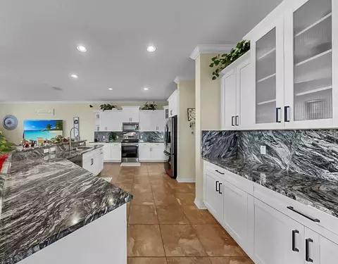 Kitchen - 5457 Sandy Shell Dr, Apollo Beach, FL 33572 photo 8 of 9