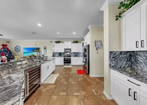 Kitchen - 5457 Sandy Shell Dr, Apollo Beach, FL 33572 photo 2 of 9