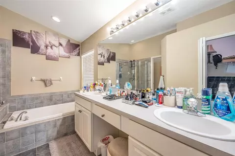Bath - 12308 Adventure Dr, Riverview, FL 33579 photo 2 of 4