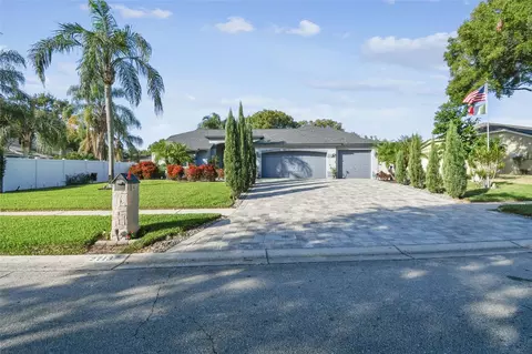 2713 Crestfield Dr, Valrico, FL 33596