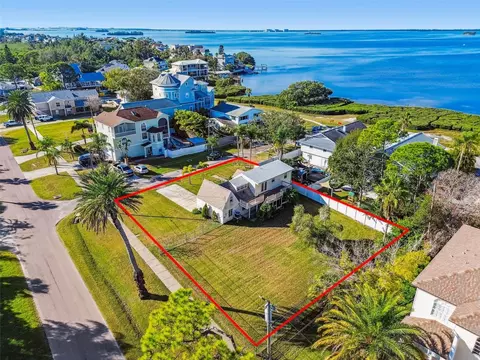 600 Tennessee Ave, Crystal Beach, FL 34681
