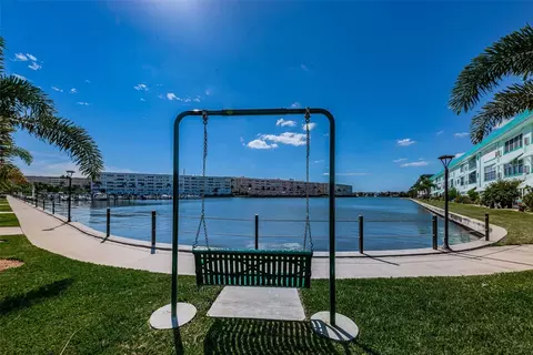 3010 59th St S #302, Gulfport, FL 33707