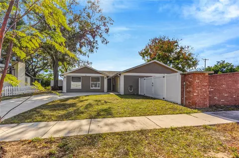 101 Valley Dr, Brandon, FL 33510