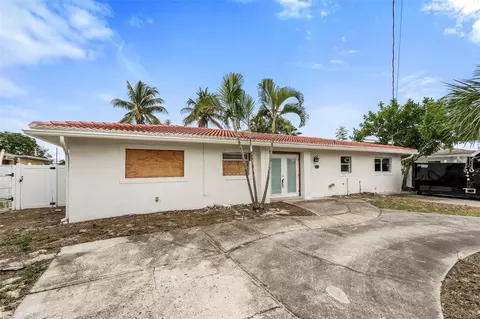 9570 Sun Isle Dr NE, Saint Petersburg, FL 33702