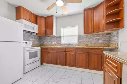 Kitchen - 440 L B Brown Ave S, Bartow, FL 33830 photo 2 of 3