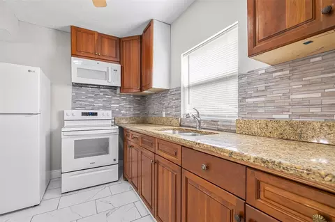 Kitchen - 440 L B Brown Ave S, Bartow, FL 33830 photo 3 of 3