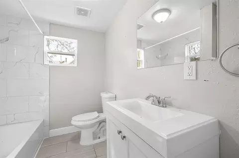 Bath - 440 L B Brown Ave S, Bartow, FL 33830 photo 2 of 2