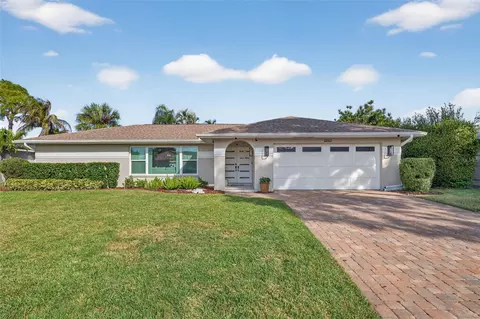 2043 Tanglewood Way NE, Saint Petersburg, FL 33702