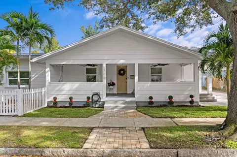 1719 11th St N, Saint Petersburg, FL 33704
