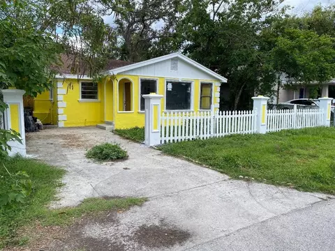 8305 N 13th St, Tampa, FL 33604
