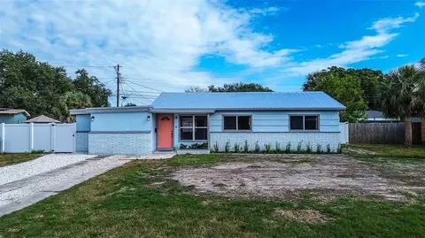 7583 Meadowlawn Dr N, Saint Petersburg, FL 33702