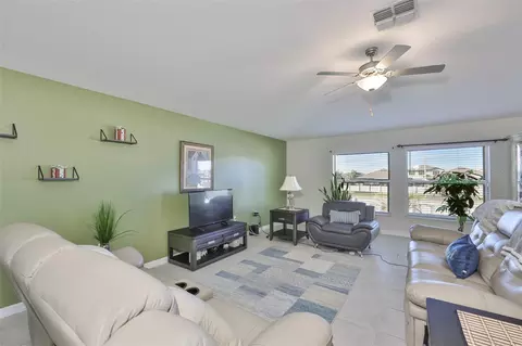 Living - 13575 Willow Bluestar Loop, Riverview, FL 33579 photo 2 of 5