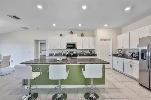 Kitchen - 13575 Willow Bluestar Loop, Riverview, FL 33579 photo 3 of 4