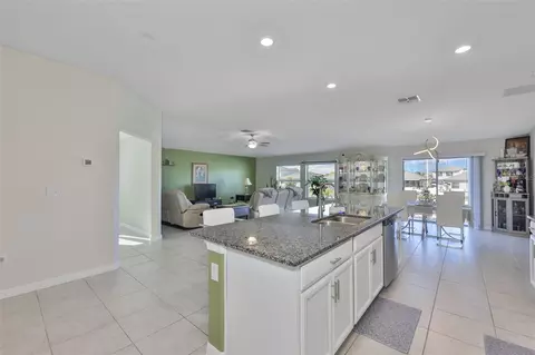 Kitchen - 13575 Willow Bluestar Loop, Riverview, FL 33579 photo 4 of 4