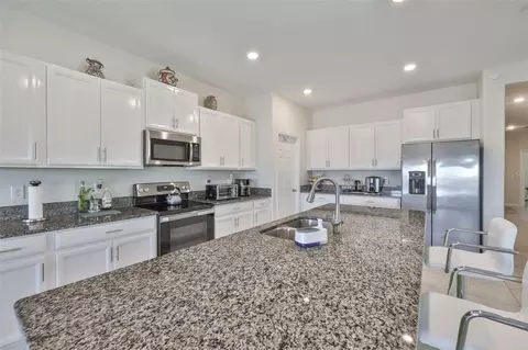 Kitchen - 13575 Willow Bluestar Loop, Riverview, FL 33579 photo 2 of 4