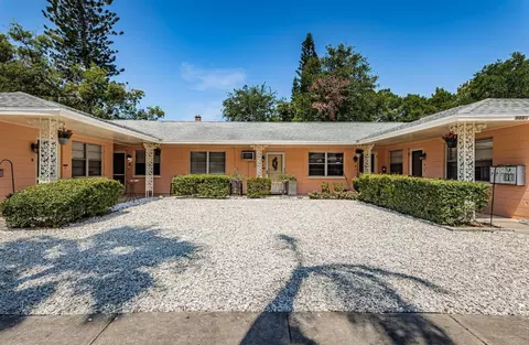 3025 54th St S, Gulfport, FL 33707