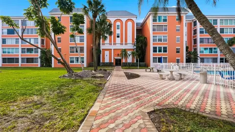 6960 20th Ave N #109, Saint Petersburg, FL 33710