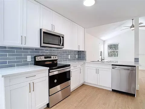 Kitchen - 2013 Glen Forge St, Brandon, FL 33511 photo 6 of 10