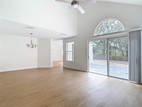 Living - 2013 Glen Forge St, Brandon, FL 33511 photo 2 of 8