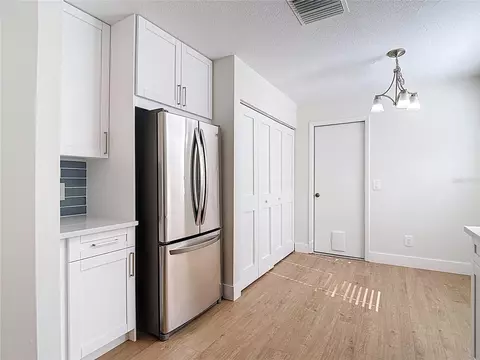 Kitchen - 2013 Glen Forge St, Brandon, FL 33511 photo 4 of 10