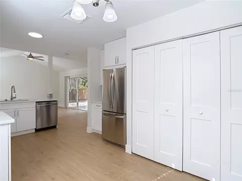 Kitchen - 2013 Glen Forge St, Brandon, FL 33511 photo 8 of 10