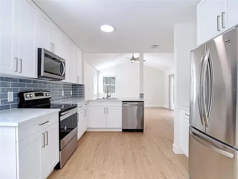 Kitchen - 2013 Glen Forge St, Brandon, FL 33511 photo 7 of 10