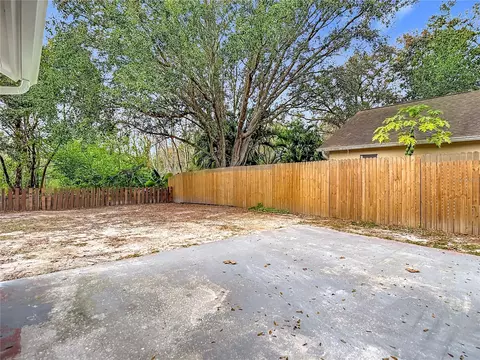 Exterior - 2013 Glen Forge St, Brandon, FL 33511 photo 4 of 9