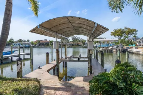 1698 Mckay Creek Dr, Largo, FL 33770