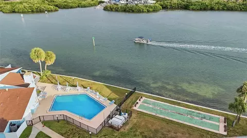 1 Windrush Blvd #35, Indian Rocks Beach, FL 33785