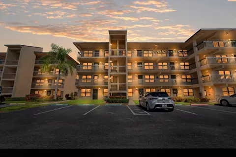 505 30th Ave W #E304, Bradenton, FL 34205