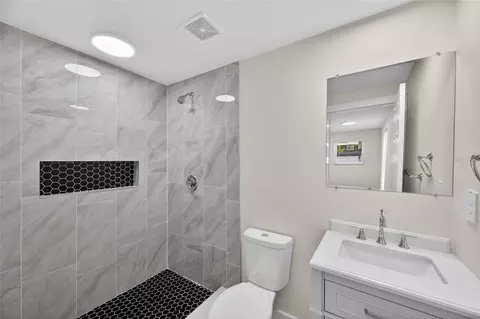Bath - 17352 Us Highway 41, Spring Hill, FL 34610 photo 1 of 3
