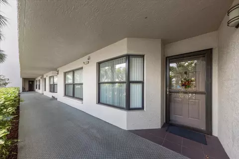 1316 Pasadena Ave S #104, South Pasadena, FL 33707