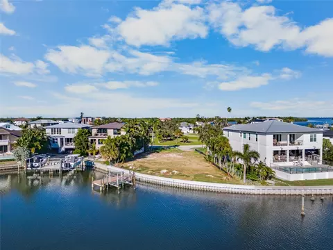 1918 Arrowhead Dr NE, Saint Petersburg, FL 33703