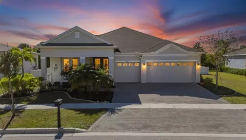 618 Manns Harbor Dr, Apollo Beach, FL 33572