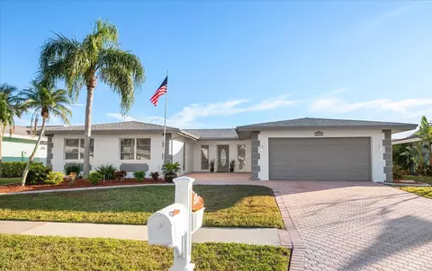 14922 Crown Dr, Largo, FL 33774